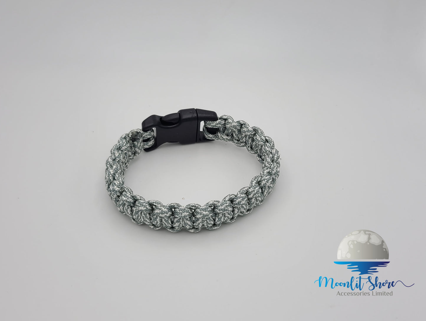 MACRAME HANDBAND